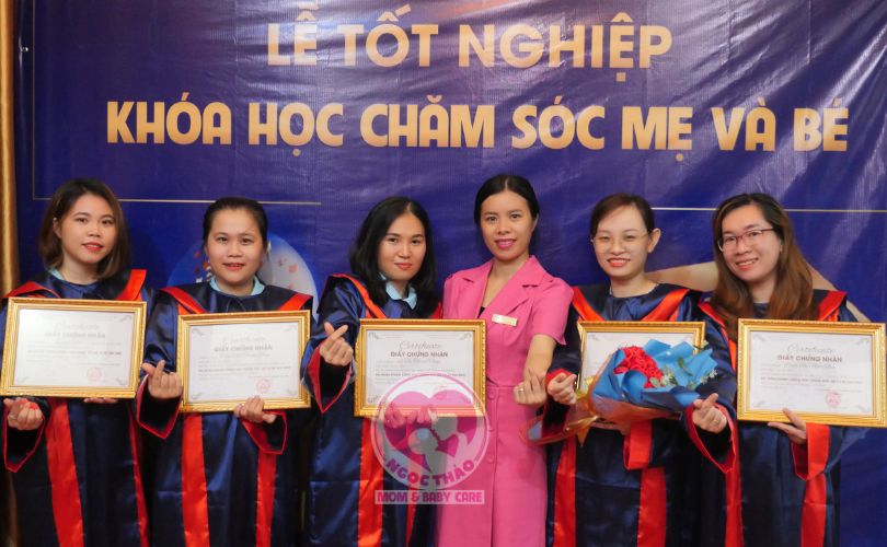 Lễ tốt nghiệp khóa học chăm sóc mẹ và bé sau sinh tại tphcm